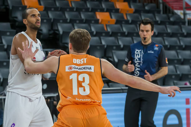 萨管理层 萨管理层