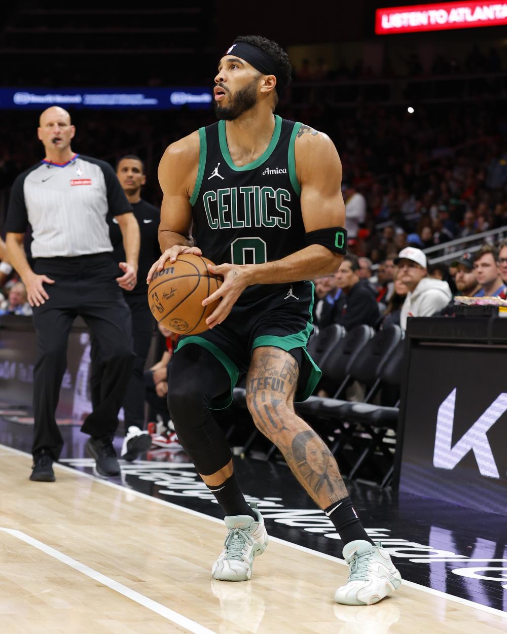 阵容让人不 阵容让人不